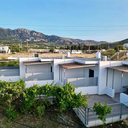בית נופש Modern With Garden, Near - El Greco No 4 *