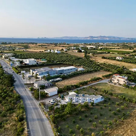 Modern With Garden, Near - El Greco No 4 בית נופש *
