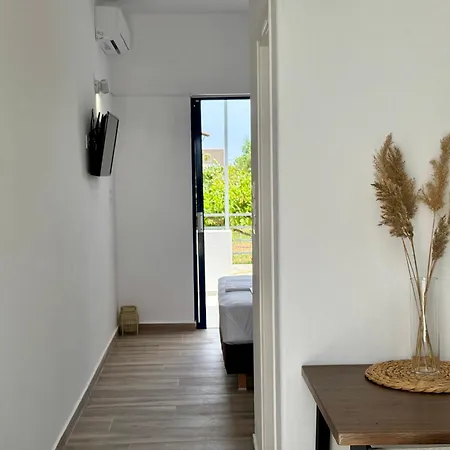 Modern With Garden, Near - El Greco No 4 * Тигаки